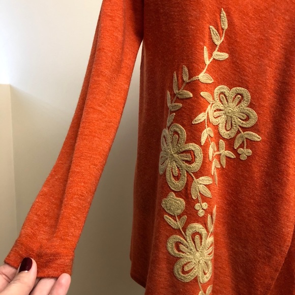 Young Threads, M, Embroidered, Waterfall Shawl - Picture 2 of 5